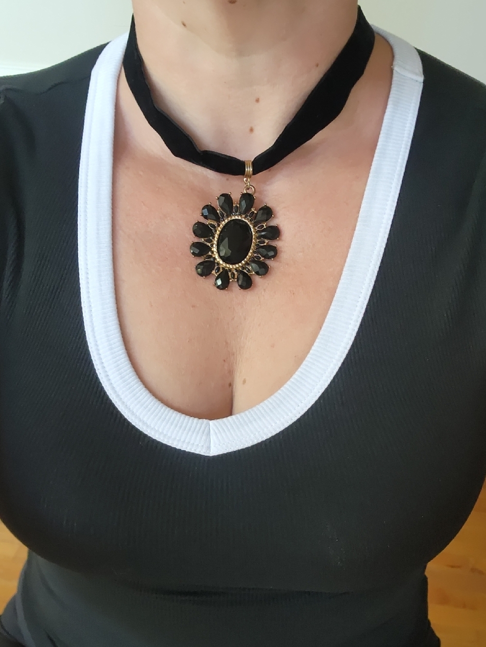 Black Floral Crystal Pendant Necklace